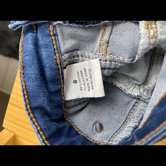 Ally Denim Shorts - Size 8 - Excellent - Picture 7 of 11